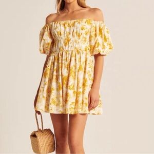 NWT✨Off-The-Shoulder Puff Sleeve Mini Dress